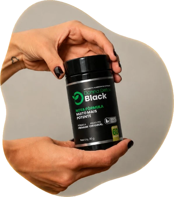 Mãos segurando o pote do Donna Black
